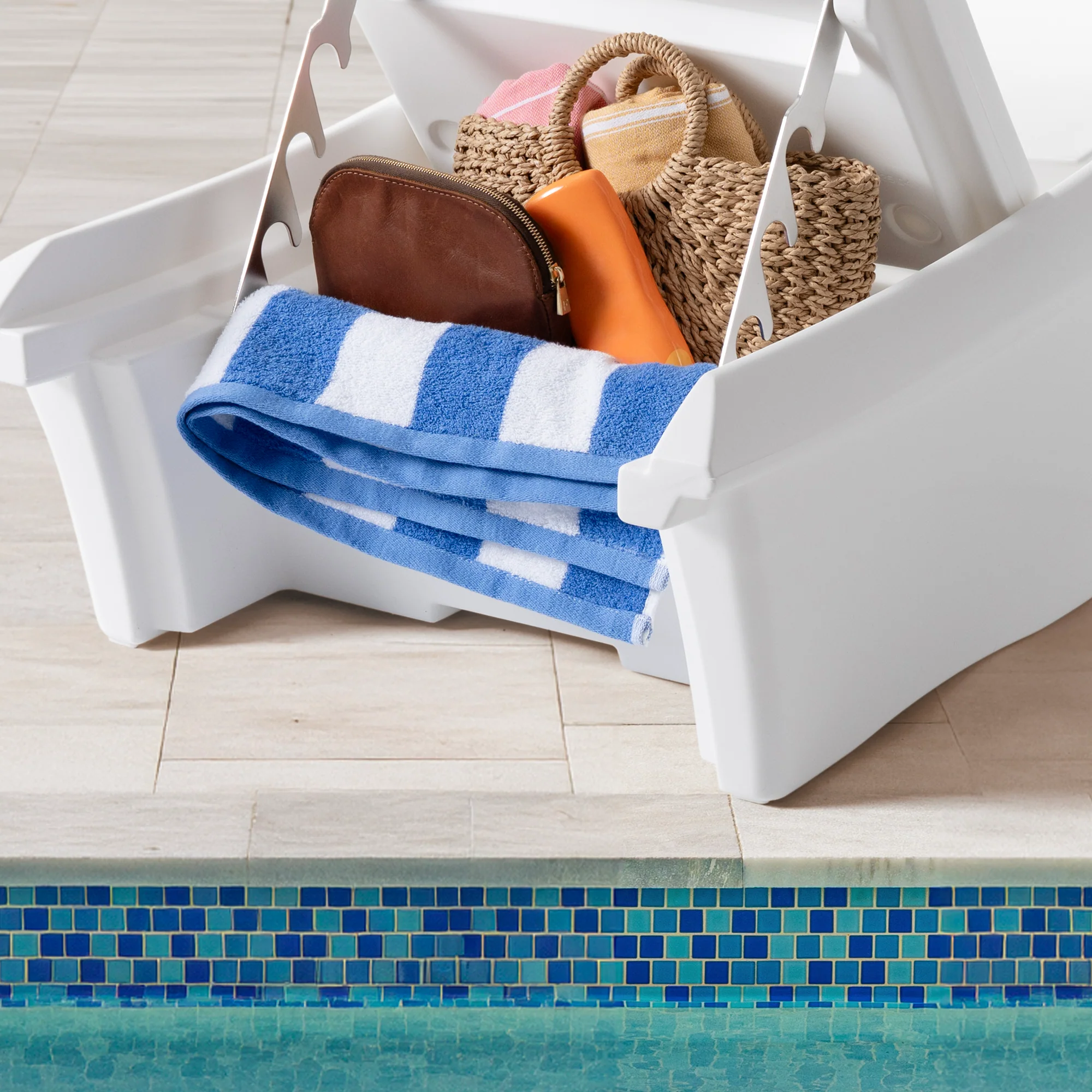 Vero Adjustable Back In-Pool Lounger™ - Image 9