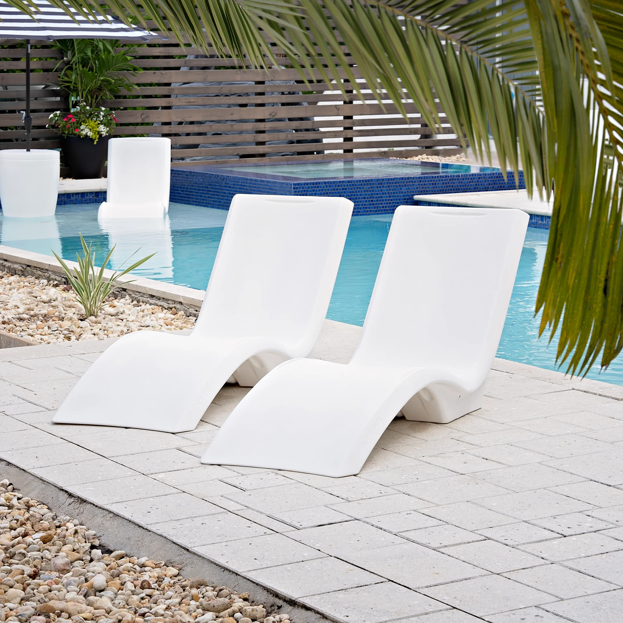 Vero Pool Lounger™ - Image 11