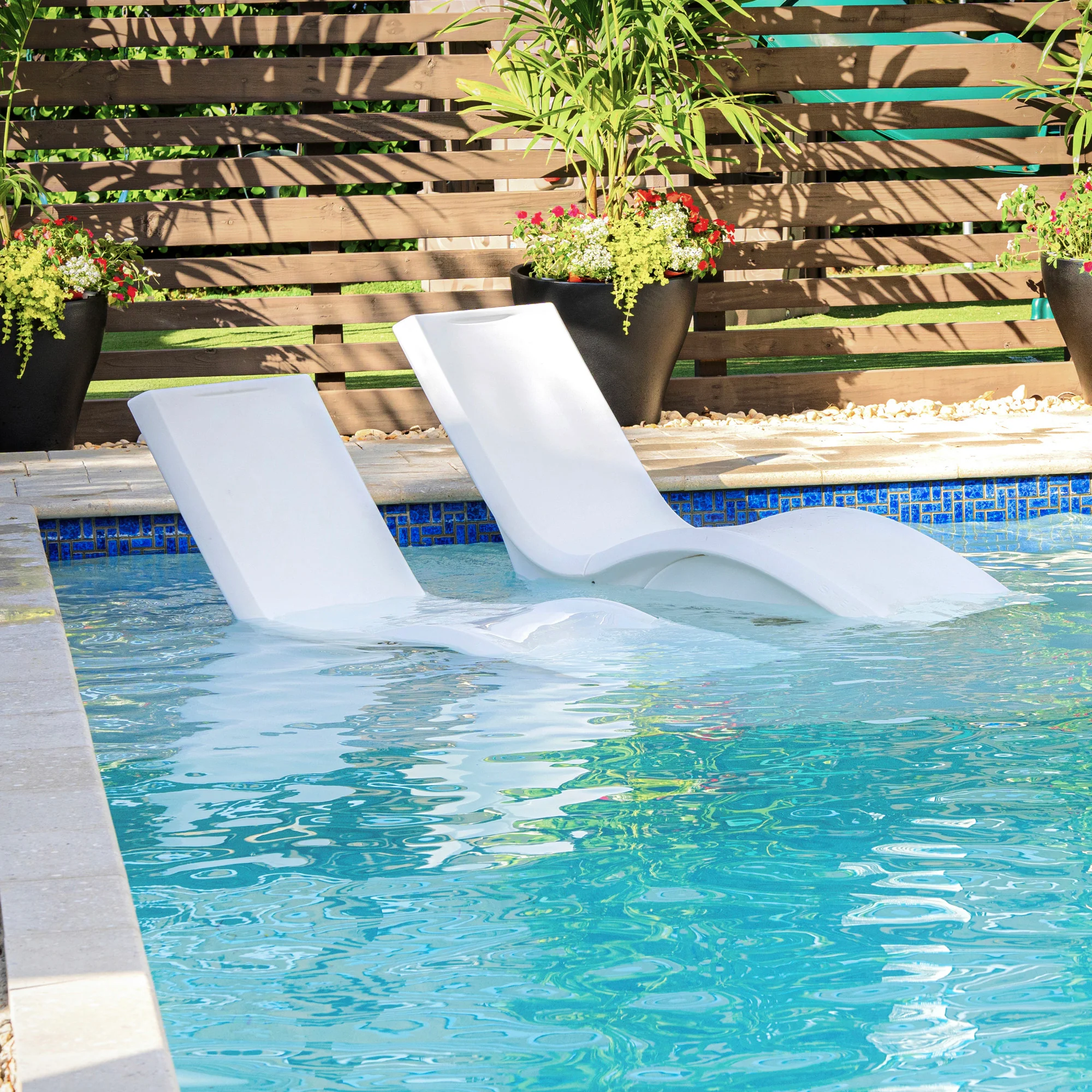 Vero Pool Lounger™ - Image 9